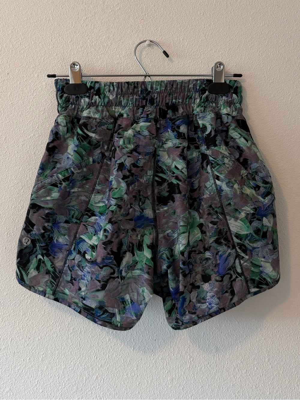 Lululemon Track That short size 4